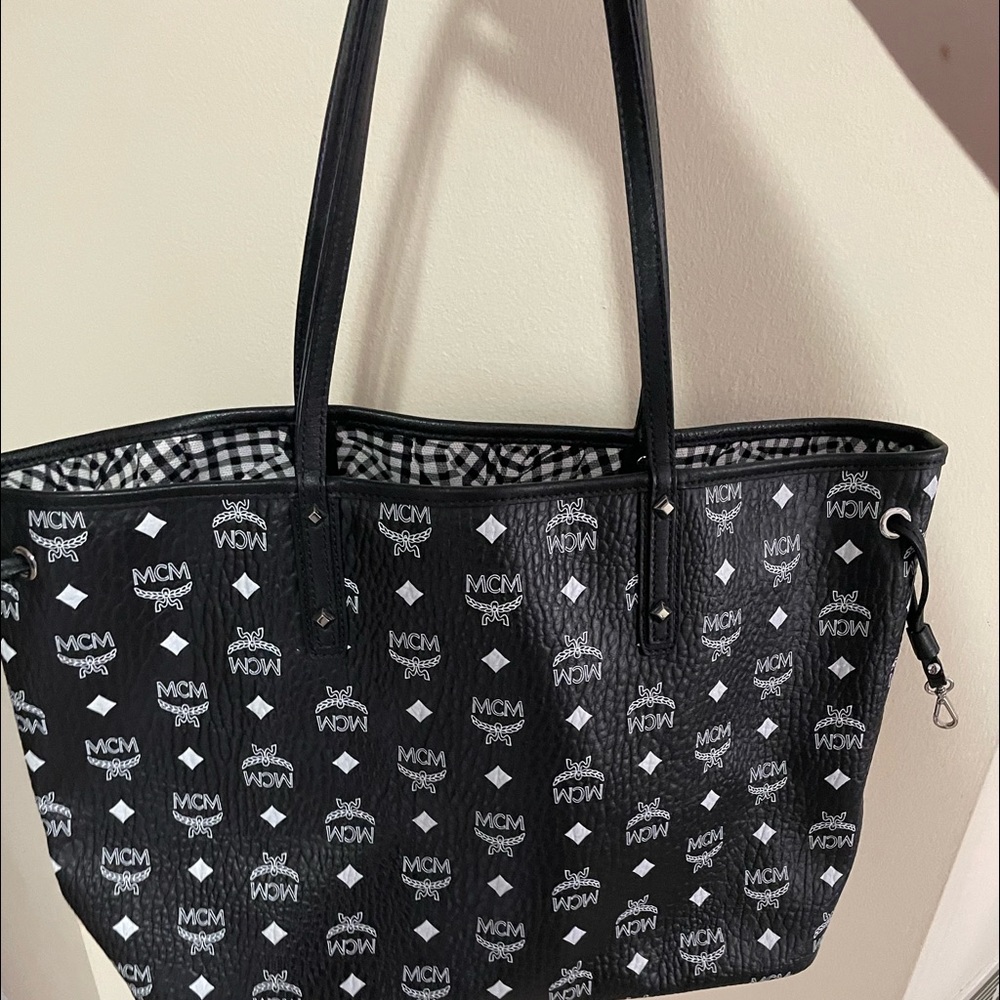 Barely used MCM tote & NEVER USED mini bag that comes inside!